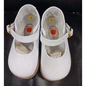 Chicas by Josmo Size 5 NIB White